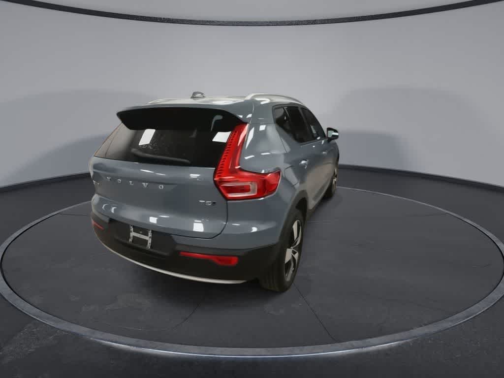 2020 Volvo XC40 Momentum