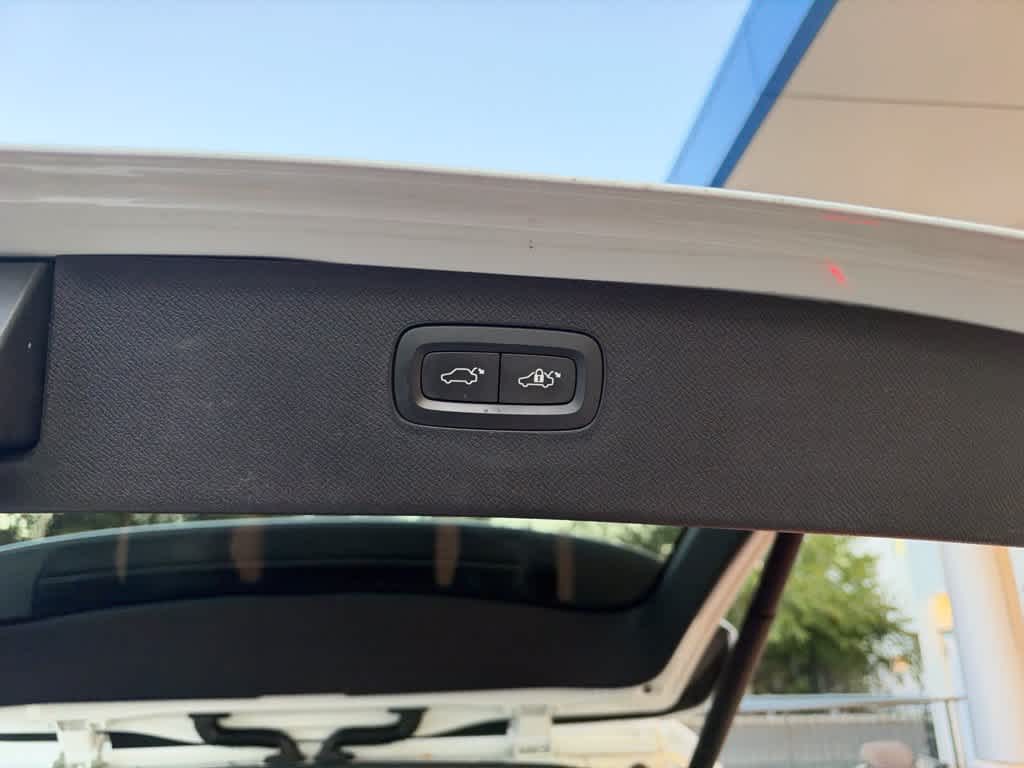 2018 Volvo XC90 Momentum