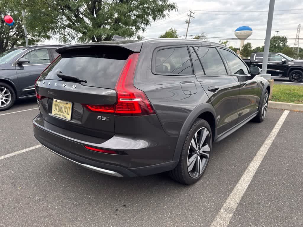 2025 Volvo V60 Cross Country Plus