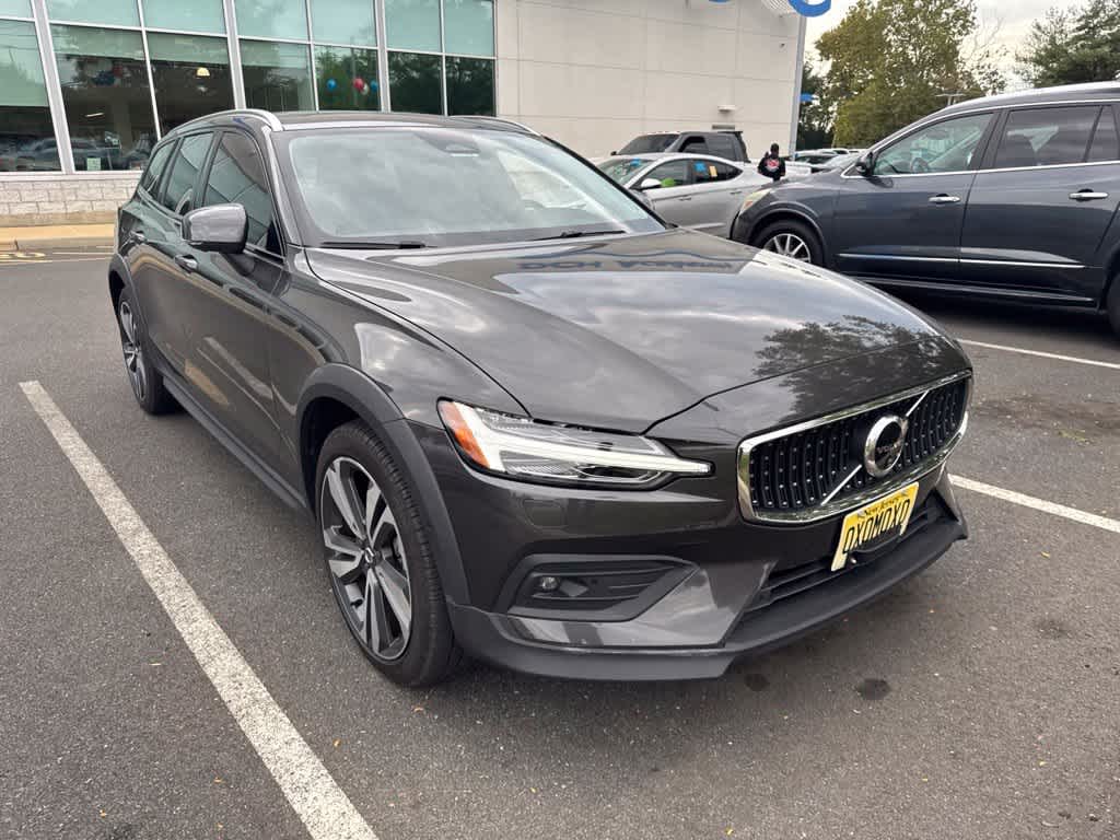 2025 Volvo V60 Cross Country Plus