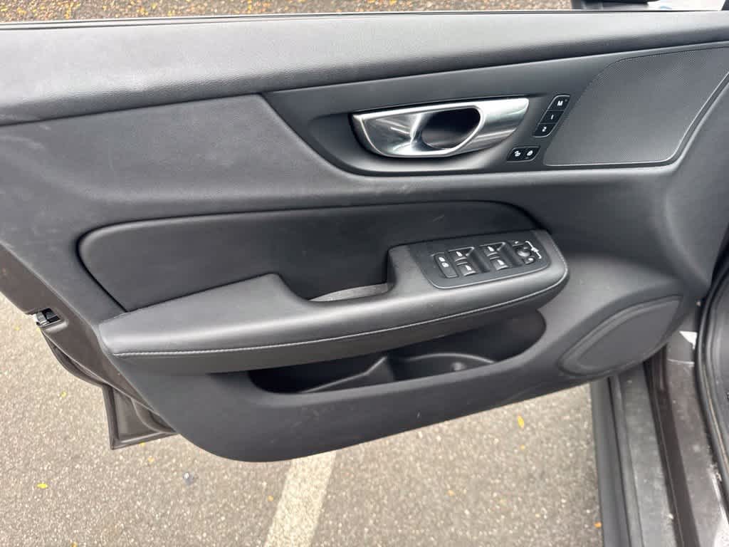2025 Volvo V60 Cross Country Plus