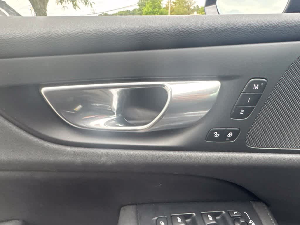 2025 Volvo V60 Cross Country Plus